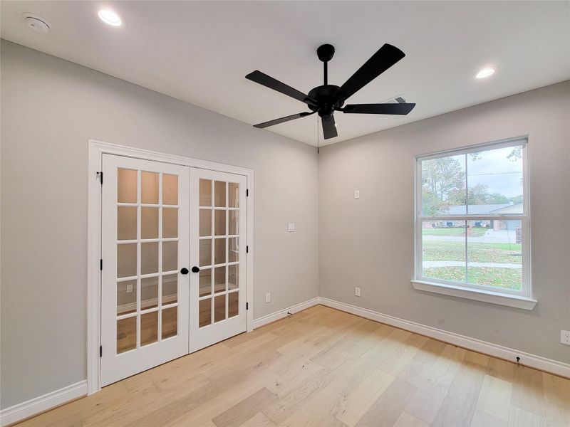 Spacious, unfurnished interior of a new home in , Conroe (Image 25).