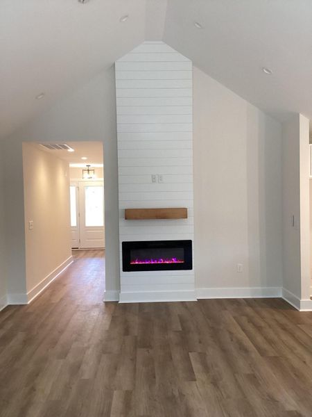 Spacious, unfurnished interior of a new home in , Hollywood (Image 8).