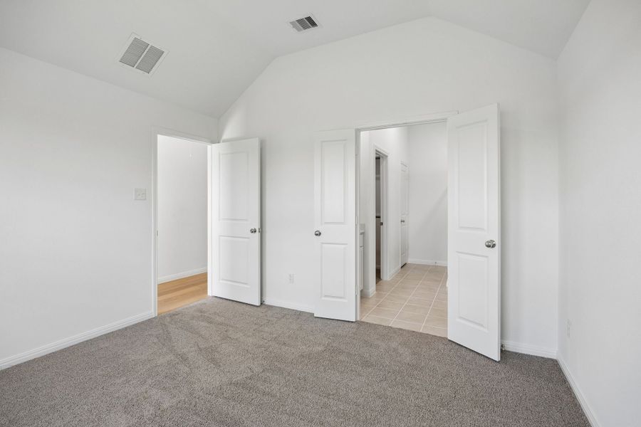 Spacious, unfurnished interior of a new home in Riviera Pines, Huffman (Image 23).