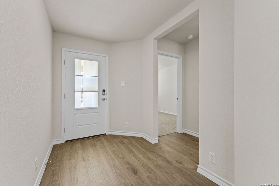 Spacious, unfurnished interior of a new home in Steele Creek, Cibolo (Image 25).