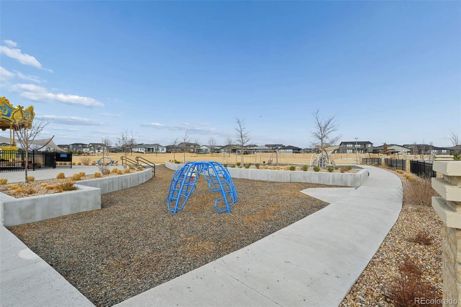 Community amenities in , Aurora (Image 27).