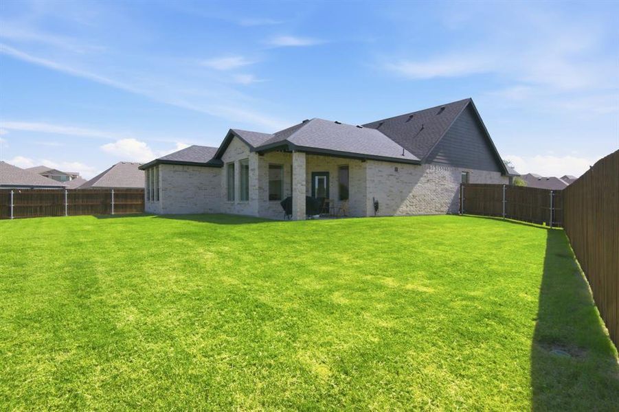 Exterior details and patio area of a home in , Burleson (Image 3).