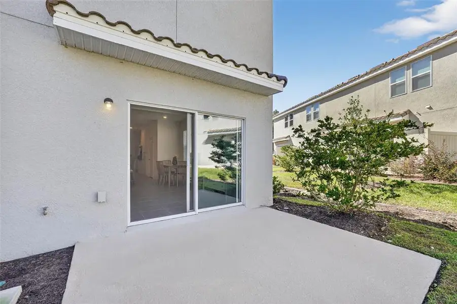 Exterior details and patio area of a home in , Kissimmee (Image 4).