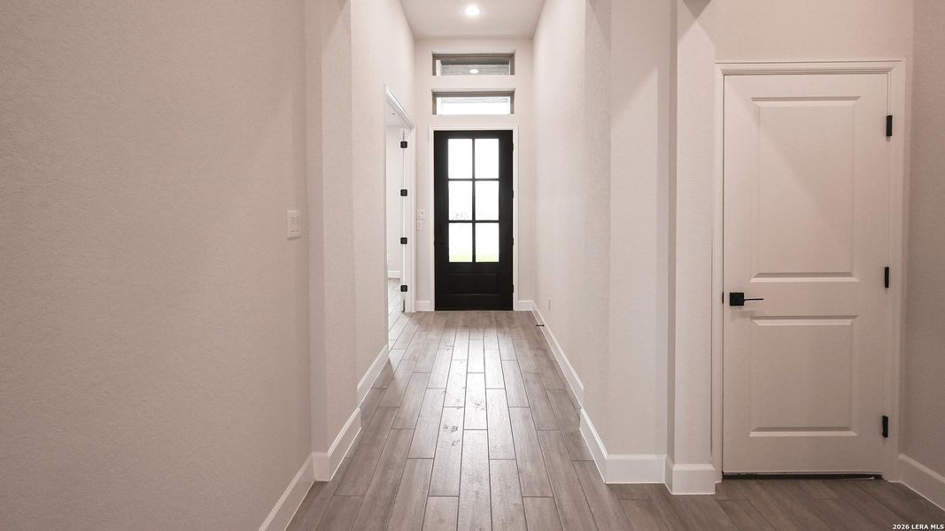 Spacious, unfurnished interior of a new home in Mayfair, New Braunfels (Image 19).