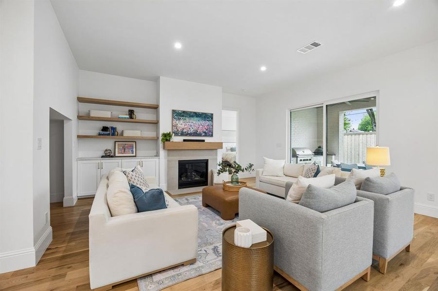 Furnished interior view inside a new home in , Dallas (Image 21).