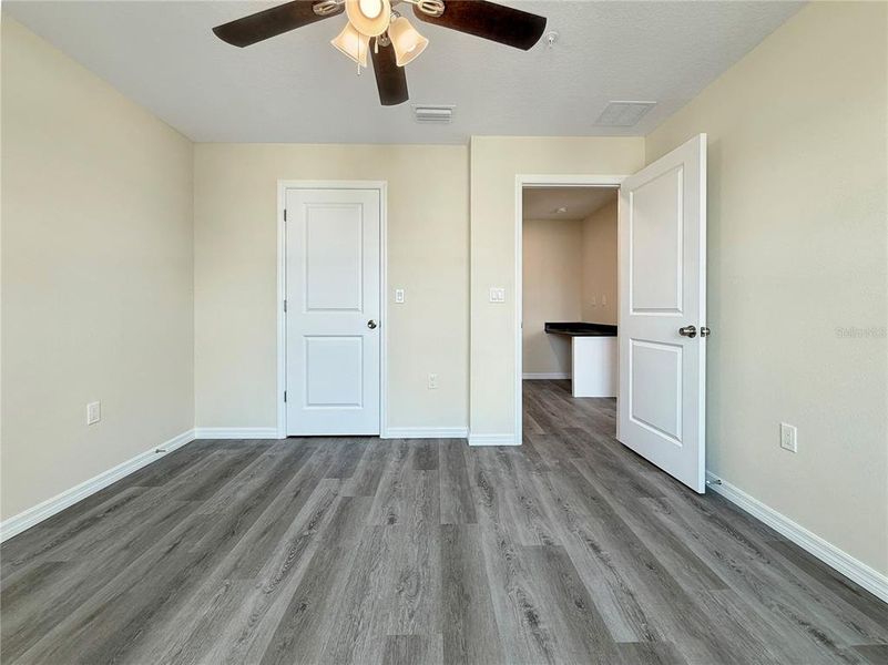 Spacious, unfurnished interior of a new home in , Tampa (Image 19).