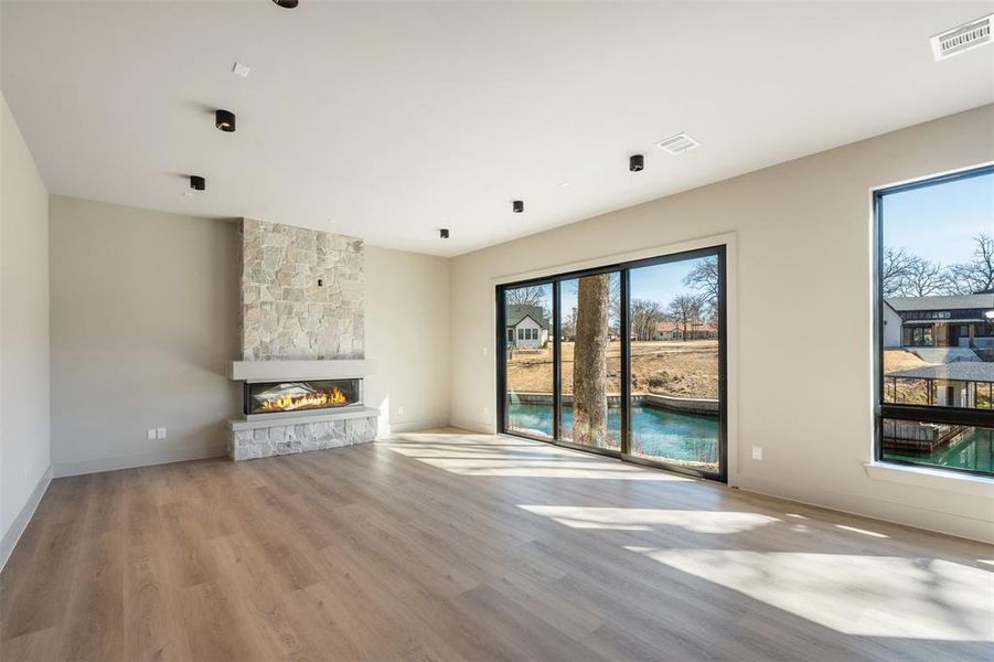 Spacious, unfurnished interior of a new home in , Mabank (Image 20).