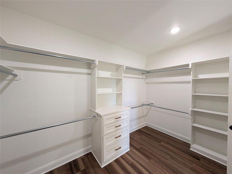 Spacious, unfurnished interior of a new home in , Tyler (Image 31).