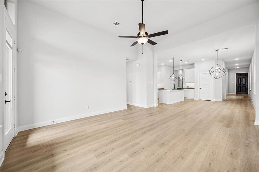 Spacious, unfurnished interior of a new home in Creekshaw – Gardens, Royse City (Image 20).