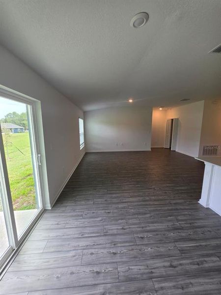 Spacious, unfurnished interior of a new home in , Ocala (Image 11).