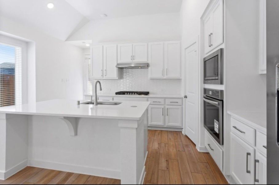Upgraded Kitchen with high end finishes with Stainless steel appliance. Upgraded Kitchen with high end finishes with Stainless steel appliance.