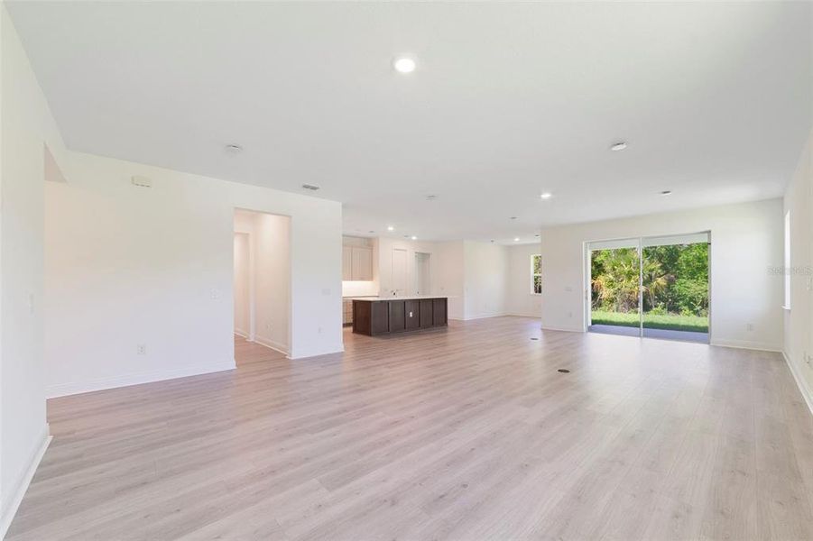 Spacious, unfurnished interior of a new home in Estates at Lake Jesup, Sanford (Image 15).
