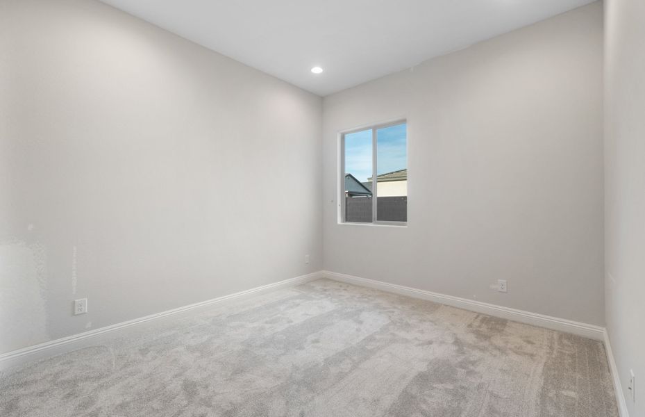 Spacious, unfurnished interior of a new home in Artisan at Asante, Surprise (Image 16).