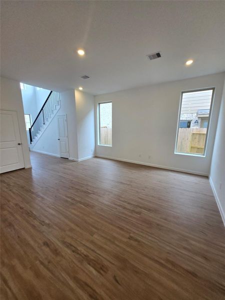 Spacious, unfurnished interior of a new home in Sunterra, Katy (Image 16). Spacious, unfurnished interior of a new home in Sunterra, Katy (Image 16).