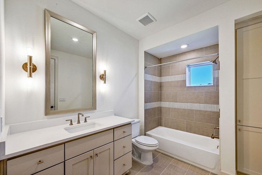 Furnished interior view inside a new home in , Lakeway (Image 11).