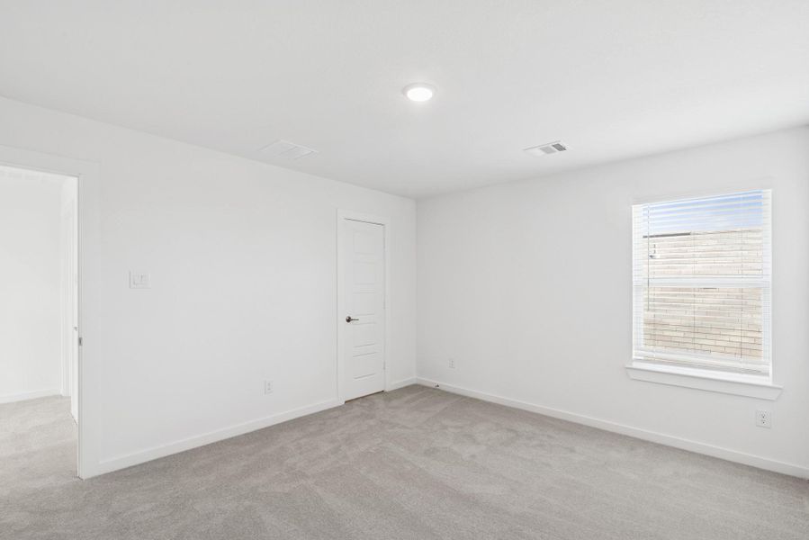 Spacious, unfurnished interior of a new home in Summerview, Fulshear (Image 36).
