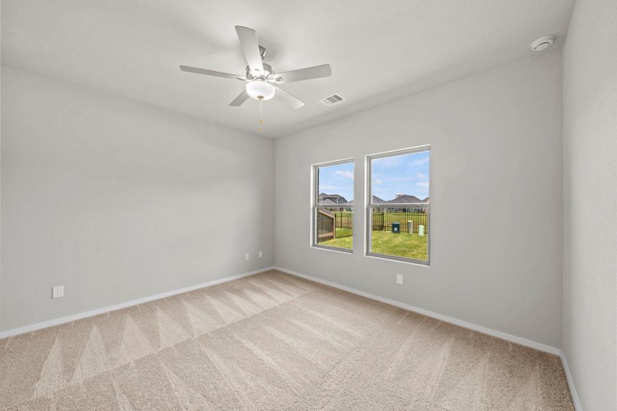 Spacious, unfurnished interior of a new home in Laurel Landing, Alvin (Image 24).