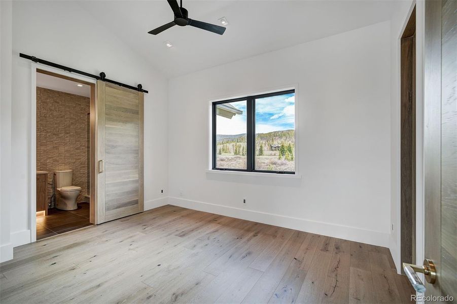 Spacious, unfurnished interior of a new home in , Breckenridge (Image 22).