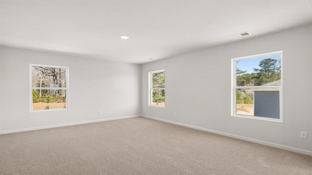 Spacious, unfurnished interior of a new home in Thompson Ridge, Dallas (Image 24).
