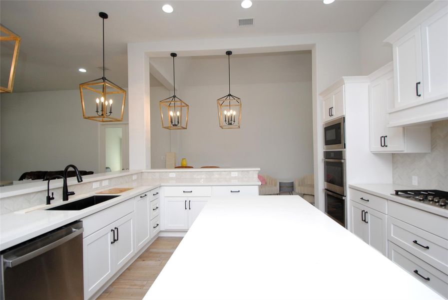 Furnished interior view inside a new home in Cross Creek Ranch, Fulshear (Image 11).