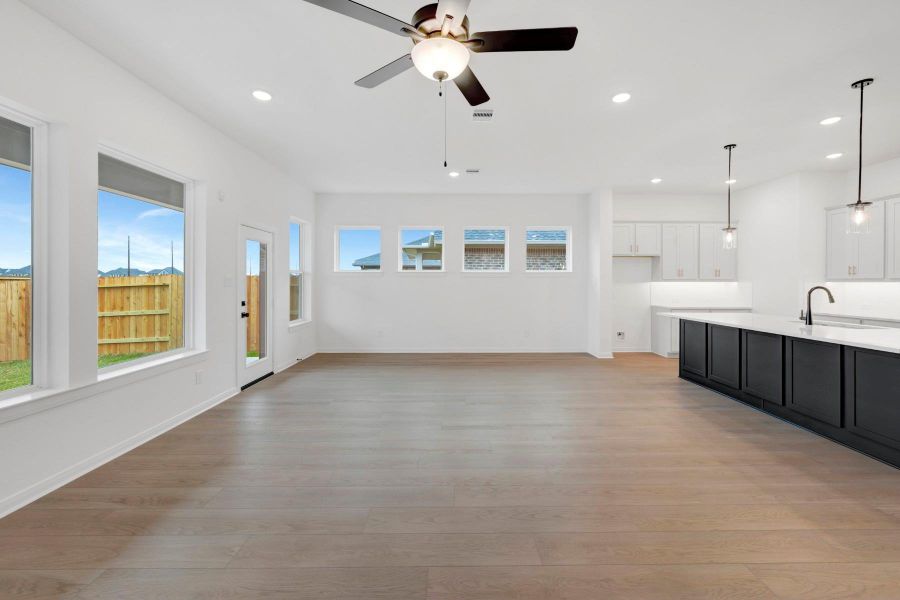 Spacious, unfurnished interior of a new home in The Grand Prairie 50’, Hockley (Image 15).