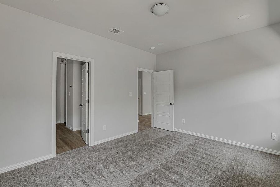 Spacious, unfurnished interior of a new home in , Fort Worth (Image 19).