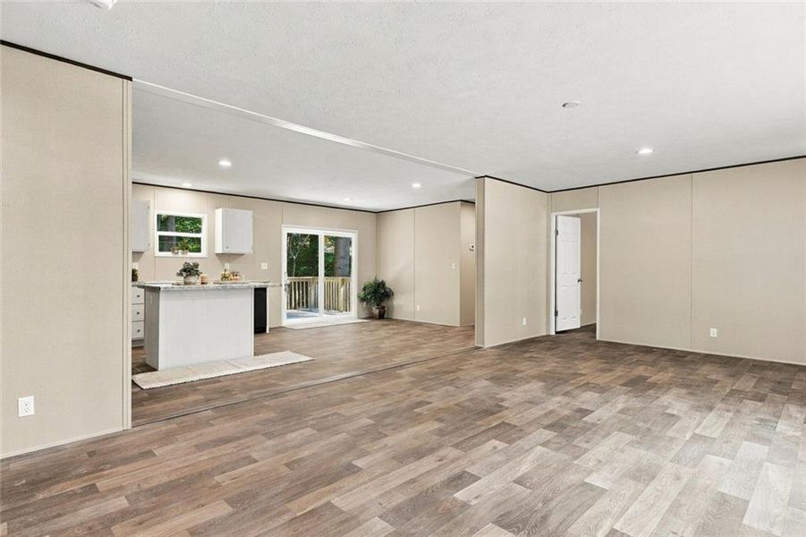 Spacious, unfurnished interior of a new home in , Jasper (Image 35).