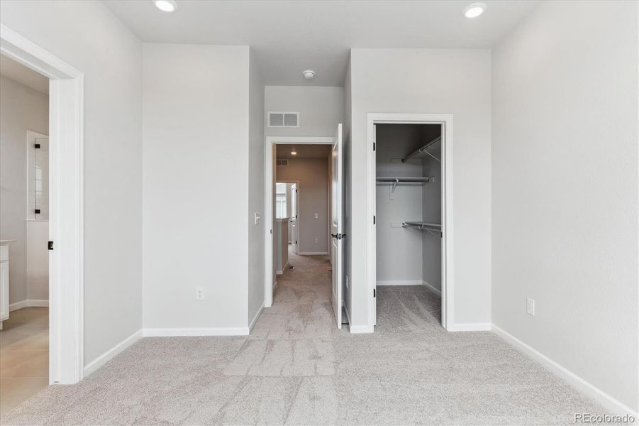 Spacious, unfurnished interior of a new home in Townhome Collection at Grand Vue at Interlocken, Broomfield (Image 15).