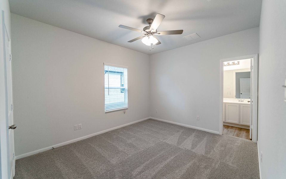 Spacious, unfurnished interior of a new home in Paramount, Kyle (Image 12).