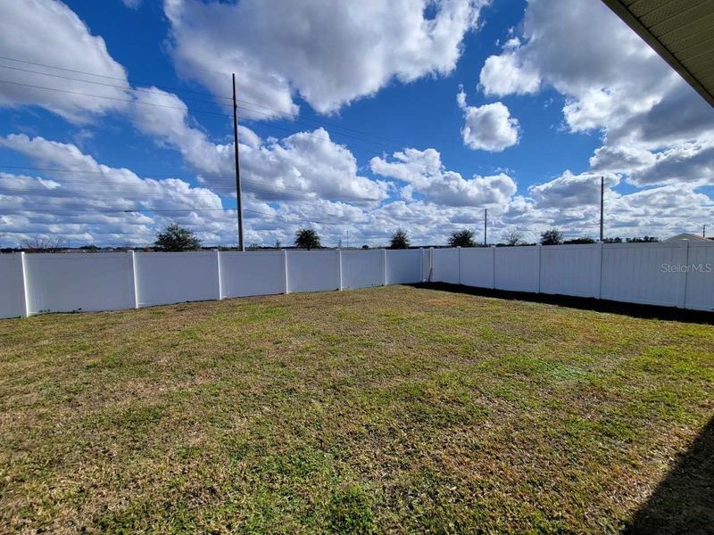 Exterior details and patio area of a home in Ocala Crossings South, Ocala (Image 14).