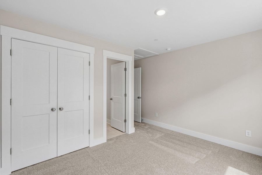 Spacious, unfurnished interior of a new home in Crosscreek Walk – Overlook, Charleston (Image 17). Spacious, unfurnished interior of a new home in Crosscreek Walk – Overlook, Charleston (Image 17).