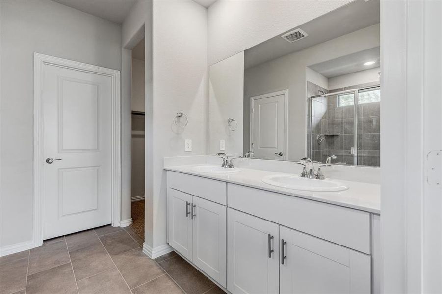 Furnished interior view inside a new home in Stratton Place, Greenville (Image 7).