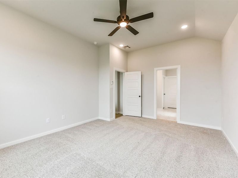 Spacious, unfurnished interior of a new home in Sundance Cove, Crosby (Image 38).