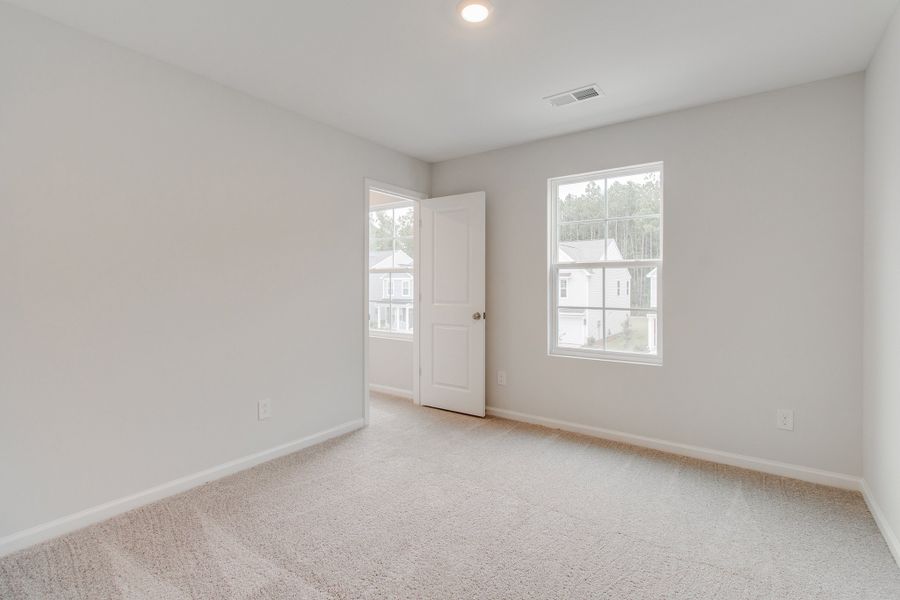 Spacious, unfurnished interior of a new home in Ellington, Elgin (Image 31).
