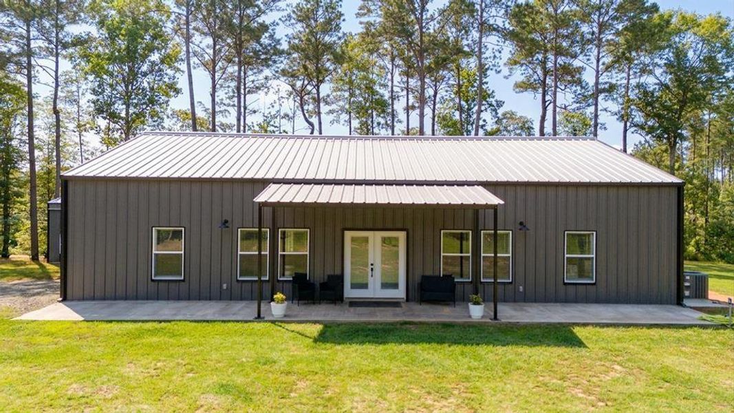 Exterior details and patio area of a home in , Woodville (Image 24).