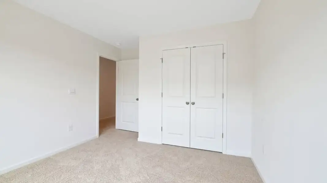 Spacious, unfurnished interior of a new home in Collins Ridge, Hillsborough (Image 28).