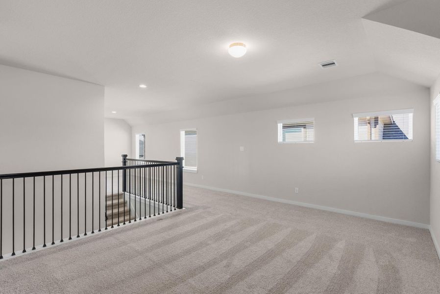 Spacious, unfurnished interior of a new home in Barton Creek Ranch, Conroe (Image 23).