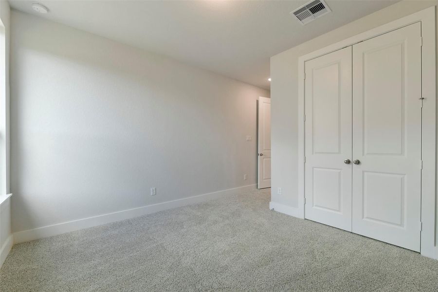 Spacious, unfurnished interior of a new home in Lago Mar, Texas City (Image 22).