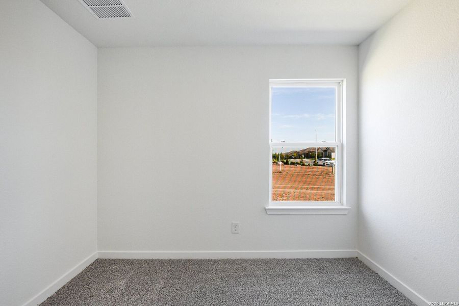 Spacious, unfurnished interior of a new home in Arroyo Ranch, Seguin (Image 35).