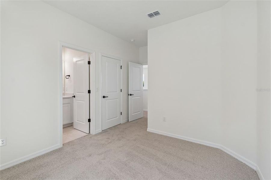 Spacious, unfurnished interior of a new home in Eastlyn, Bradenton (Image 6).