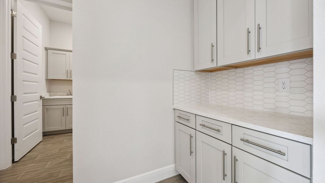 Representative furnished interior of a home built from the Everett by D.R. Horton in Buena Lago, St. Cloud (Image 12).