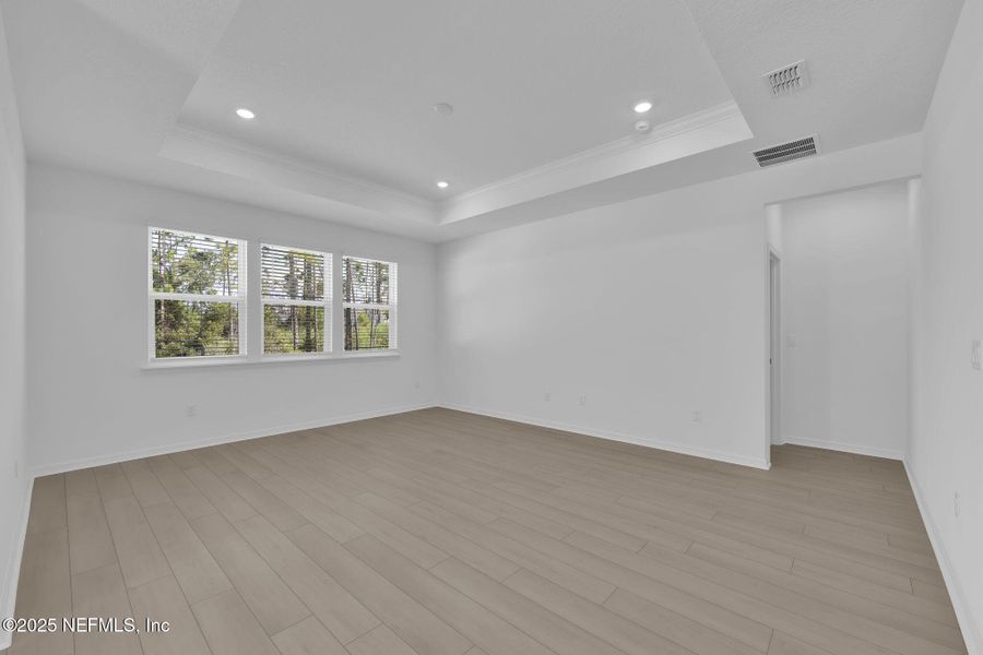 Spacious, unfurnished interior of a new home in Bradley Creek, Green Cove Springs (Image 37).