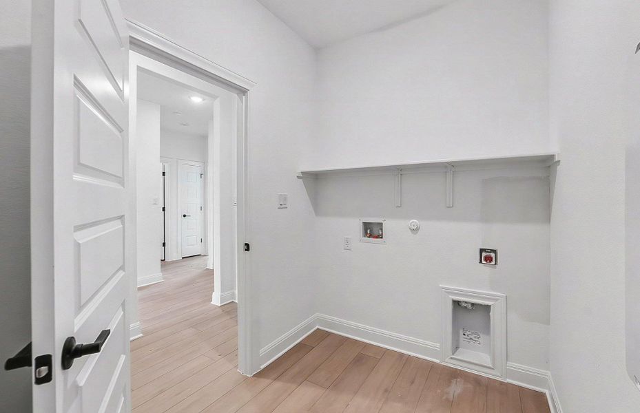 Spacious, unfurnished interior of a new home in Lagos, Manor (Image 28).