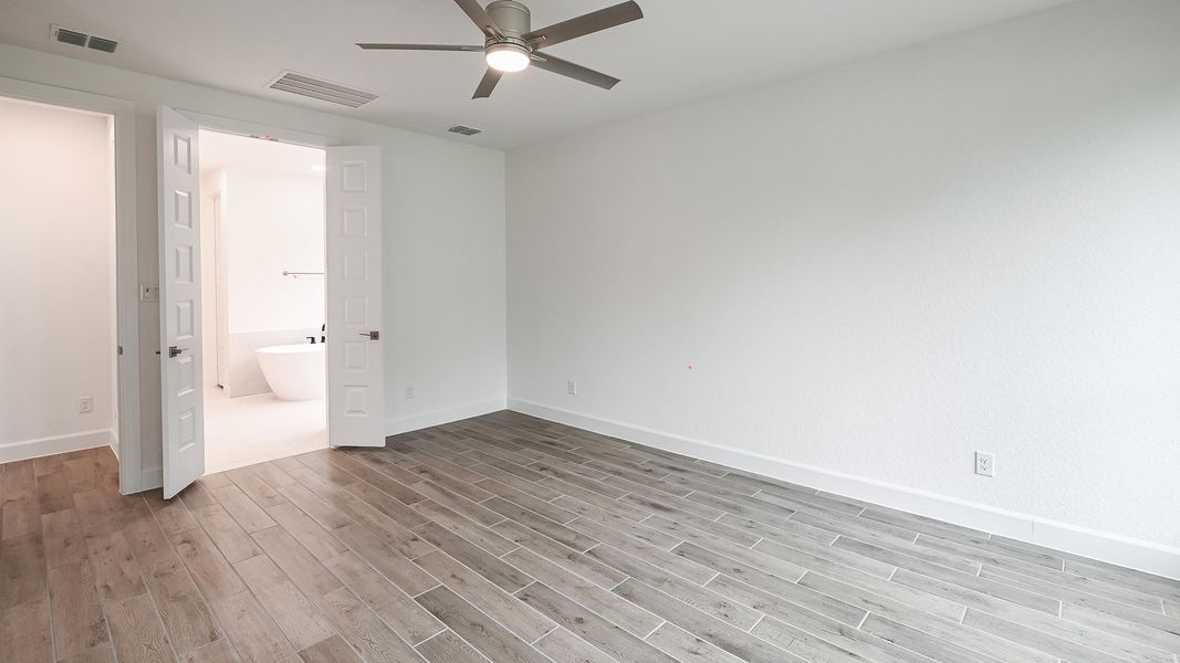 Spacious, unfurnished interior of a new home in Hidden Canyon 55', San Antonio (Image 17).