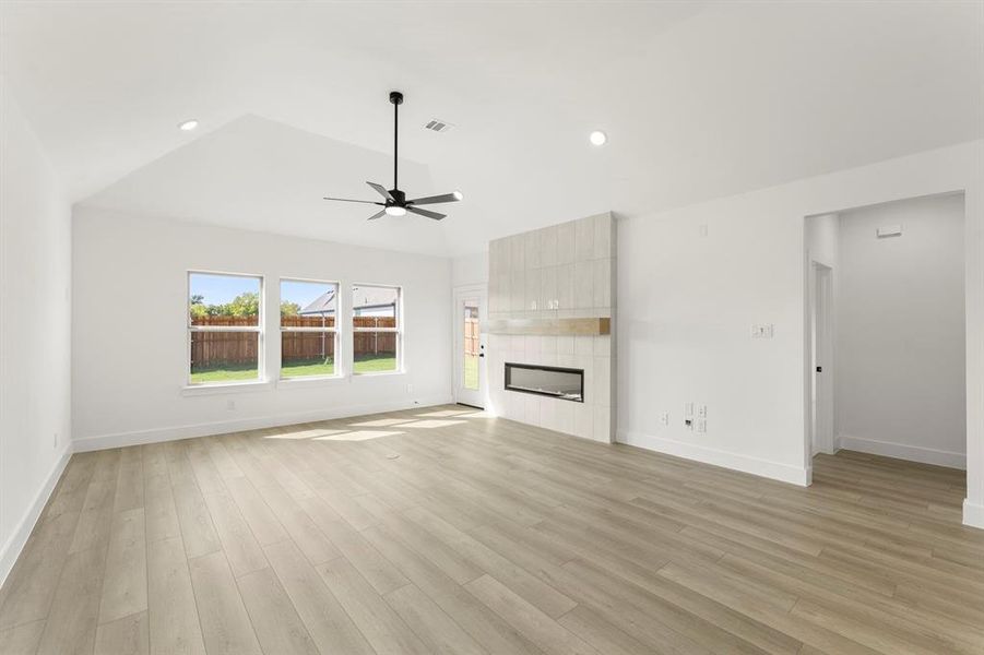 13. 2413 Belmont - Family 13. 2413 Belmont - Family