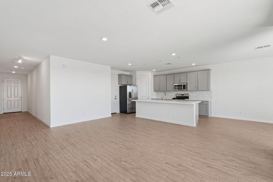 10-web-or-mls-W Bajada Rd-S2409-010