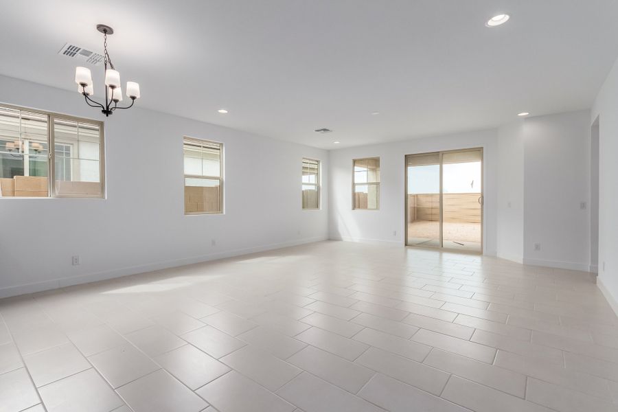 Spacious, unfurnished interior of a new home in Hawes Crossing, Mesa (Image 10). Spacious, unfurnished interior of a new home in Hawes Crossing, Mesa (Image 10).