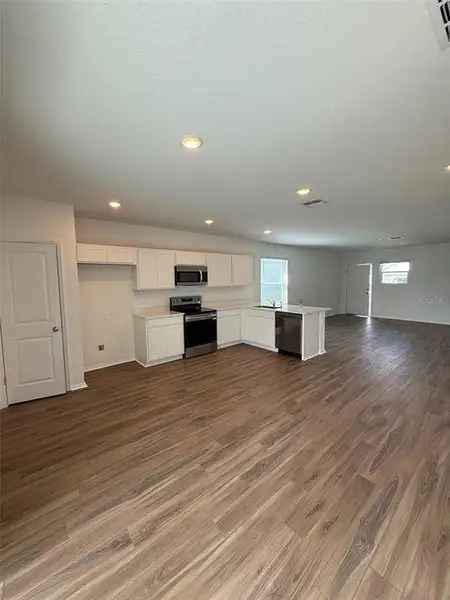 Spacious, unfurnished interior of a new home in Broadleaf, Parrish (Image 5).