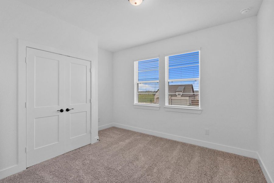 Spacious, unfurnished interior of a new home in Wildrye 45', Waller (Image 23).