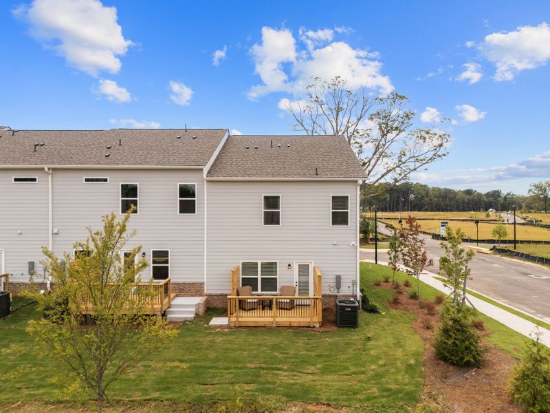 Exterior details and patio area of a home in Franklin Manor, Lawrenceville (Image 3).